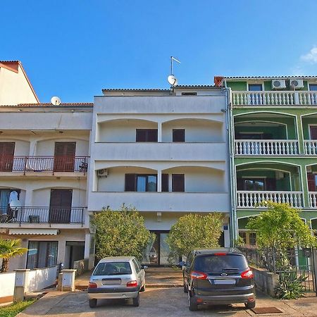 Apartments Dubravka 1315 Vrsar Bagian luar foto